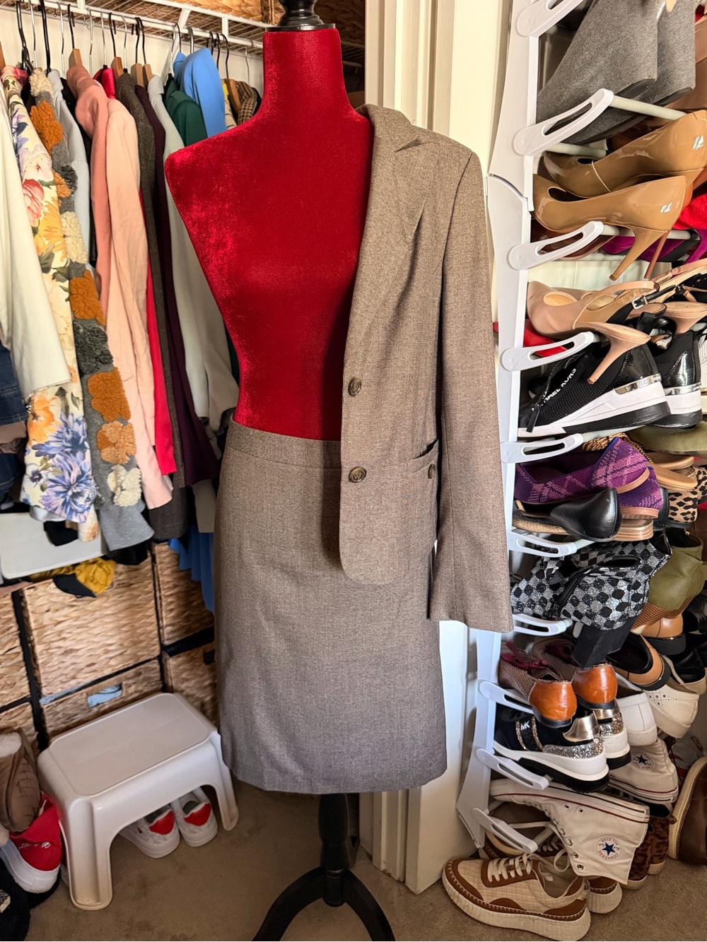 Ann Taylor Brown Two-Piece Skirt Suit - Classic Women's Set - Picture 3 of 8